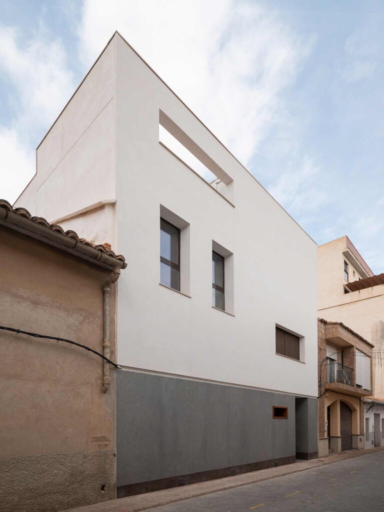 Casa con patio interior luminoso Casa patio con luz exterior natural