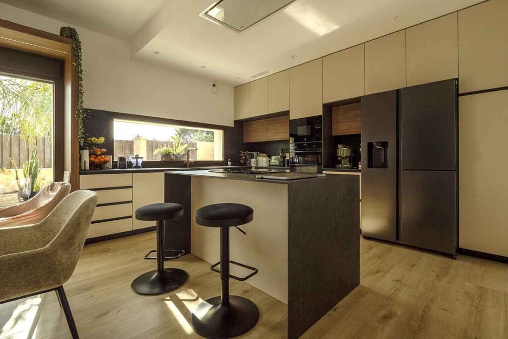 cocina con acceso al jardin